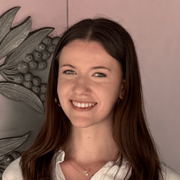 Photo of Laura E.
