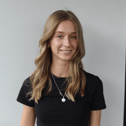 Photo of Annelise E.