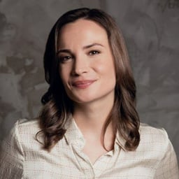 Photo of Lois M.