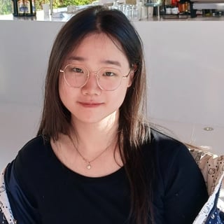 Photo of Elizabeth Y.