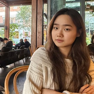 Photo of Elizabeth Y.