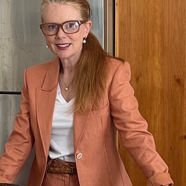 LJ M.